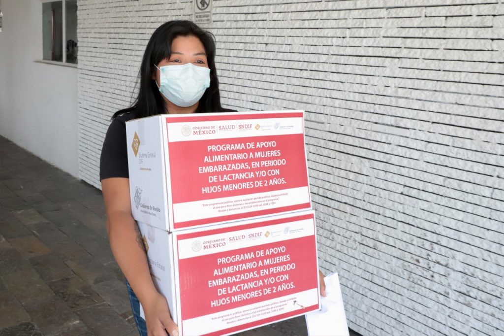 Entrega SEDIF despensas a grupos de atención prioritaria en la capital poblana