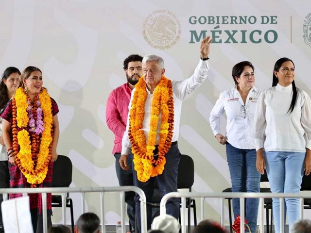 Inicia López Obrador y la gobernadora Evelyn Salgado gira de trabajo por Guerrero