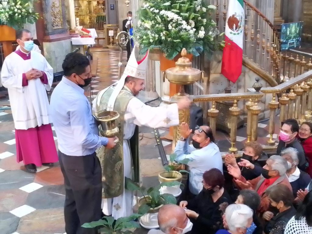 Video desde Puebla: Eugenio Lira encabeza la misa dominical desde la catedral