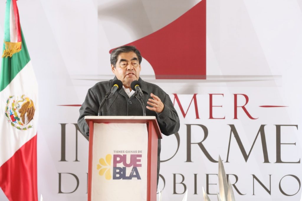 Gobernador Barbosa acude al informe de la presidenta de Huejotzingo