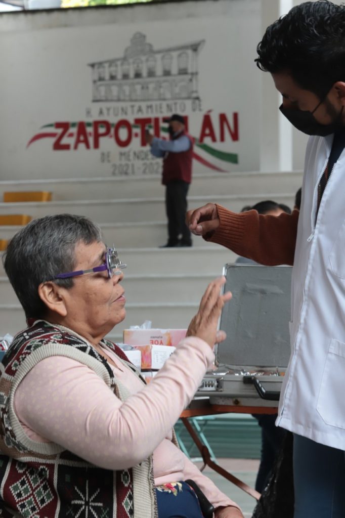 Continúan SEDIF y Beneficencia Pública entrega de lentes al interior del estado