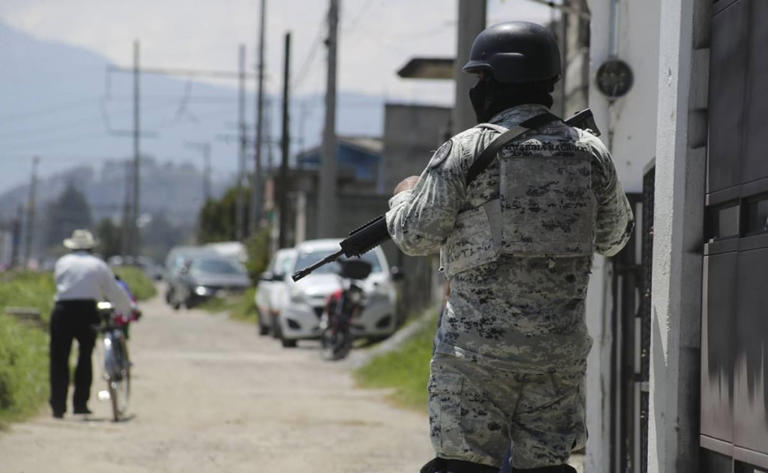 Militares detenidos por Ayotzinapa alistan contraataque después de revelaciones de Encinas