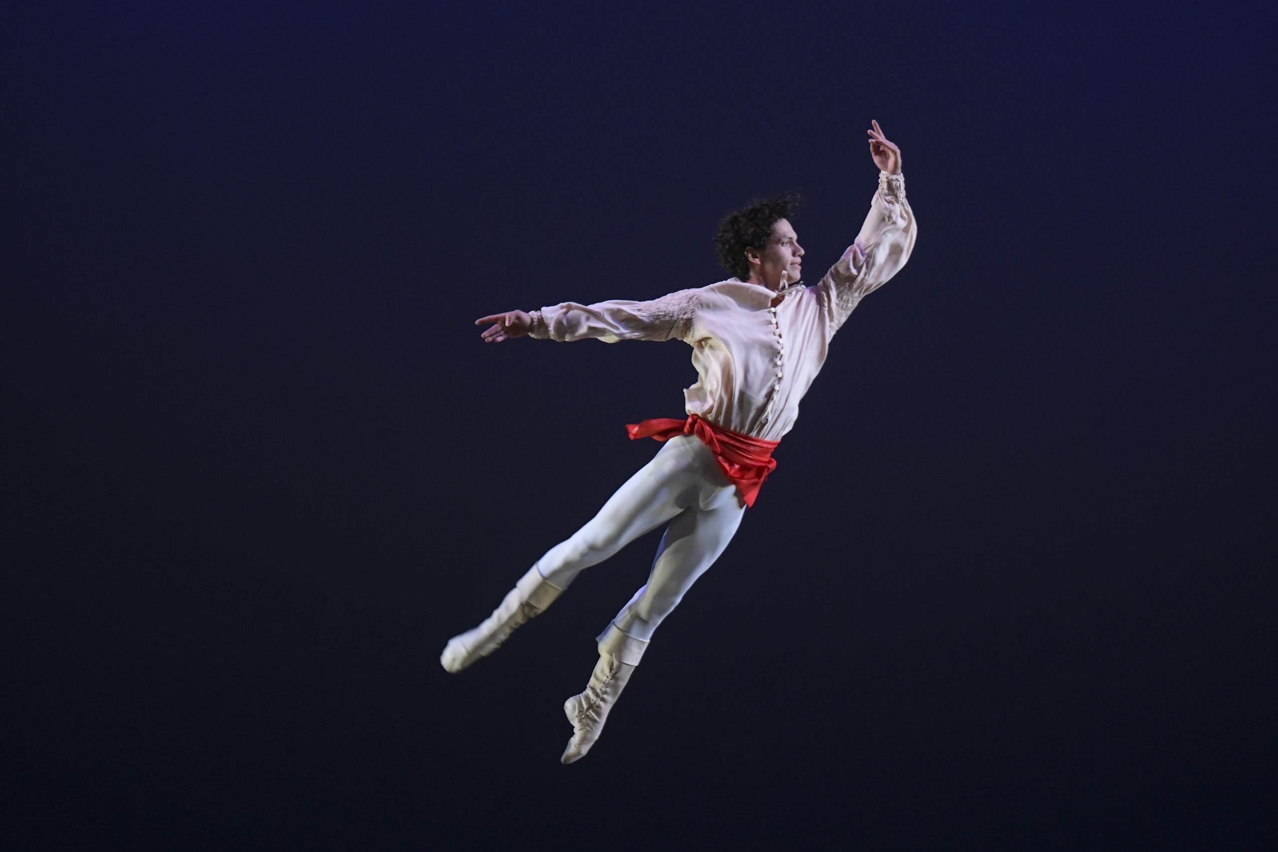 Fundación Azteca celebró 25 años con una Gala Especial de Ballet ofrecida por el reconocido bailarín Isaac Hernández