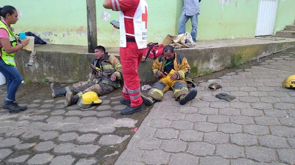 Fotonota: Se quema casa habitación en Huauchinango