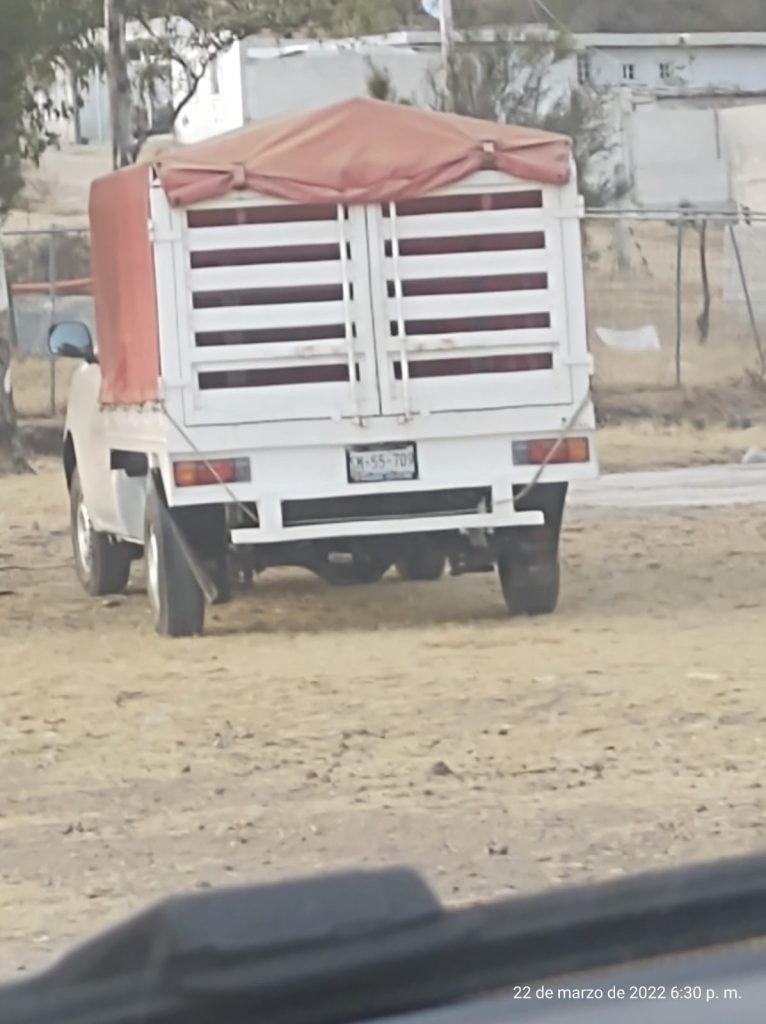 A punta de pistola despojan de su camioneta a dos abuelitos en Chachapa
