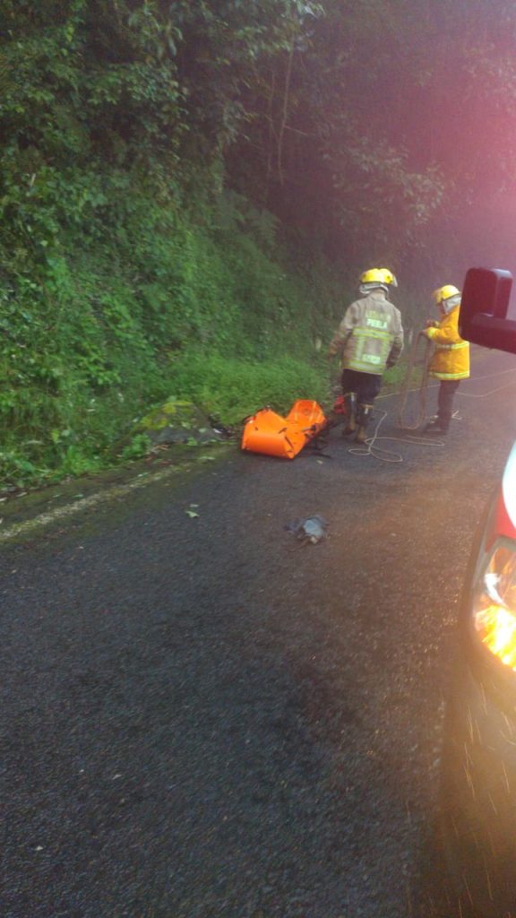 Lo golpean y avientan a un barranco en Huauchinango