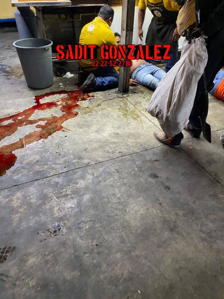 Un muerto y otro hombre lesionado deja ataque armado en pleno centro de Tecamachalco