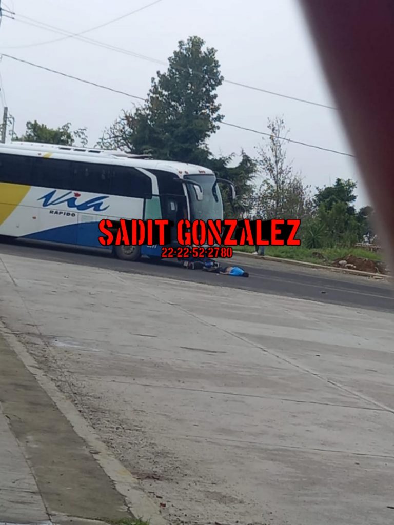 Muere motociclista impactado por un camión Vía en Atempan