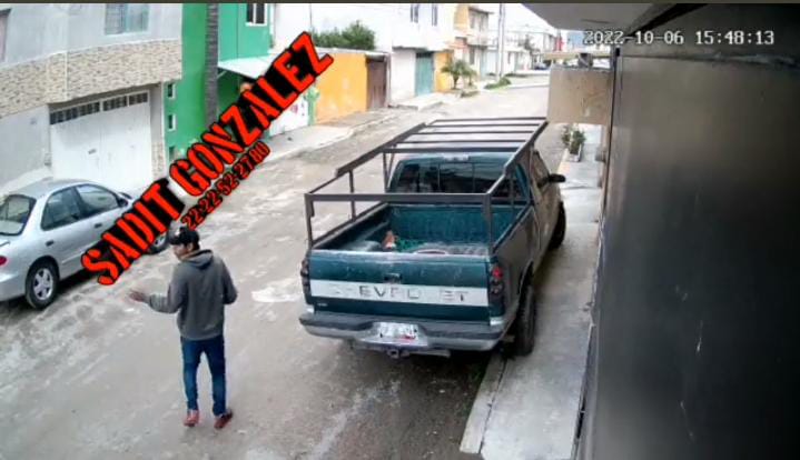 Video desde Puebla: En 35 segundos se robaron una camioneta en la colonia Santa Teresita