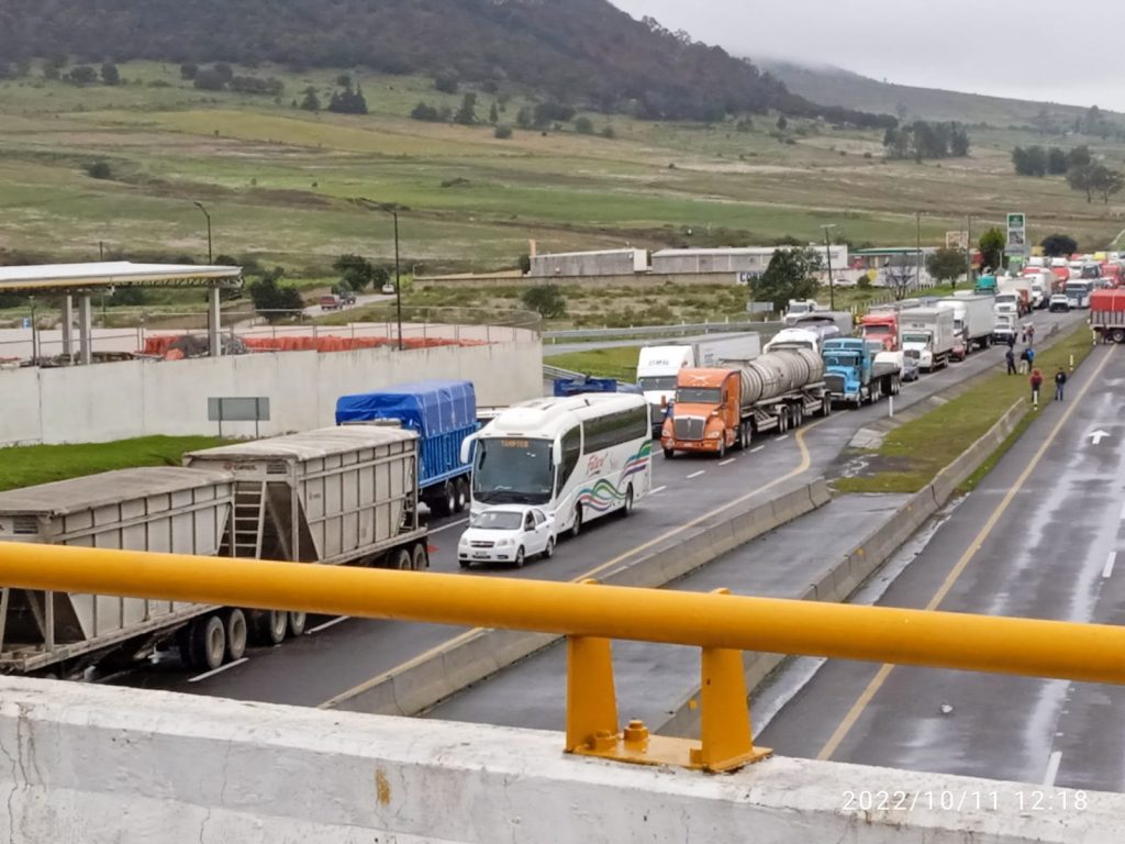 Fotonota: Cierran totalmente la México-Tuxpan