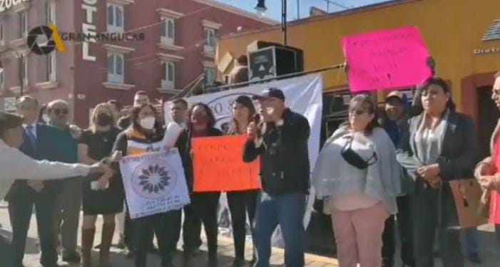 Video desde Puebla: Regidores y ciudadanos protestan después del informe de Paola Angon en San Pedro Cholula