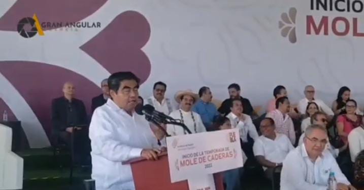 Video desde Puebla: Gobernador Barbosa inaugura la temporada de mole de caderas