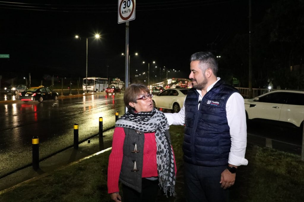 Prenden nueva iluminación en la Prolongación 14 Sur