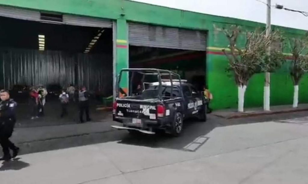 Sujetos armados atracan Aurrera de Tehuacán