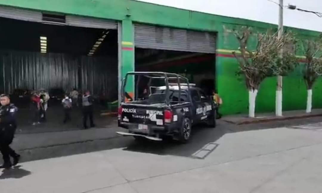 Sujetos armados atracan Aurrera de Tehuacán