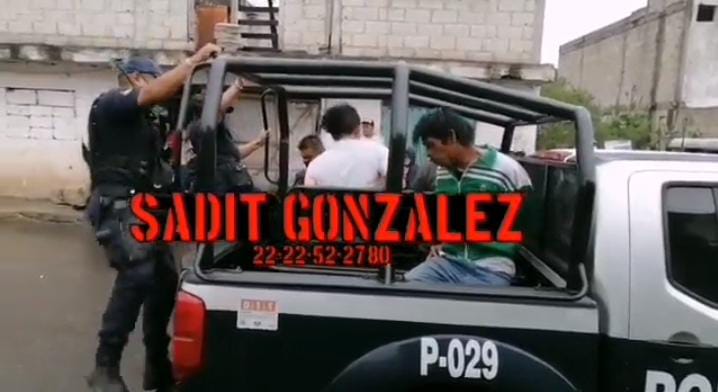Video desde Puebla: Detienen a 3 presuntos ladrones en Chachapa