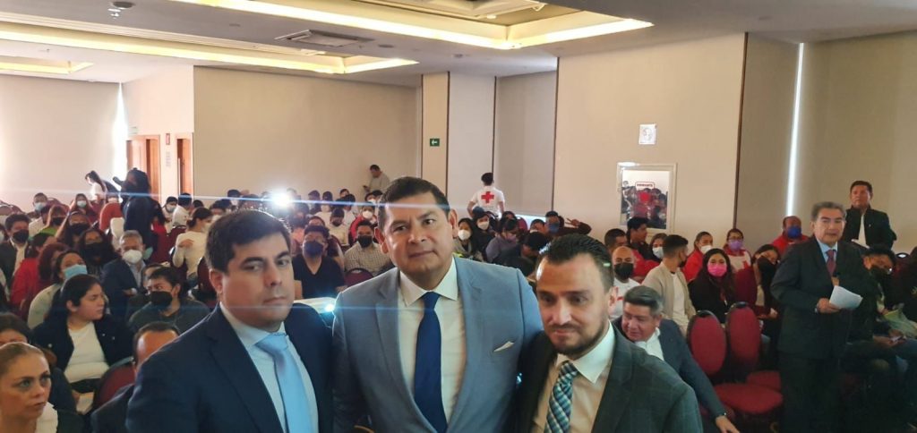 Alejandro Armenta inaugura evento médico