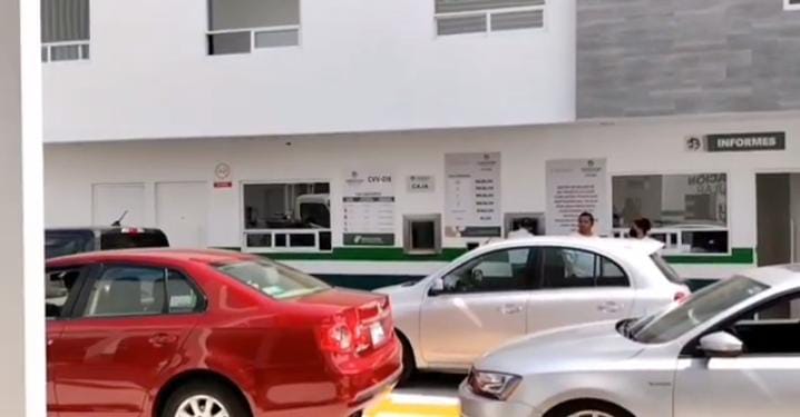 Video desde Puebla: Largas filas de vehículos particulares en el 1er día de verificación