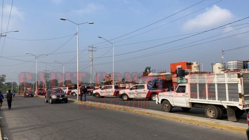 Video desde Puebla: Catean negocios frente al penal de San Miguel