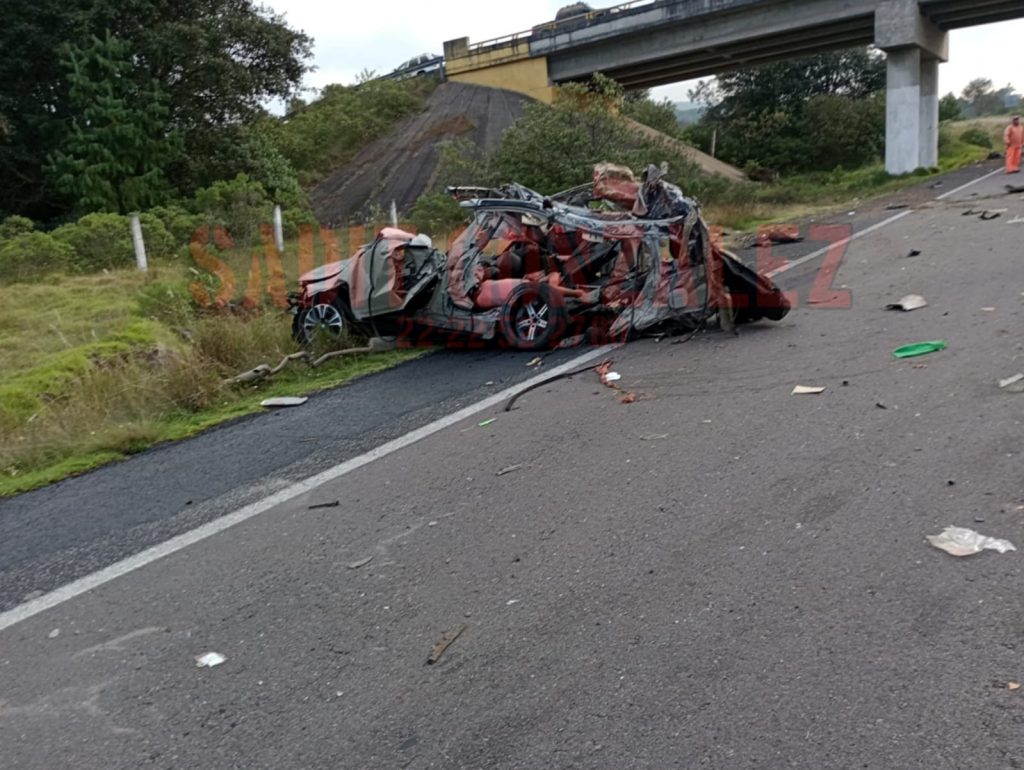 Saldo final: Cuatro fallecidos deja volcadura en la Tlaxco-Tejocotal