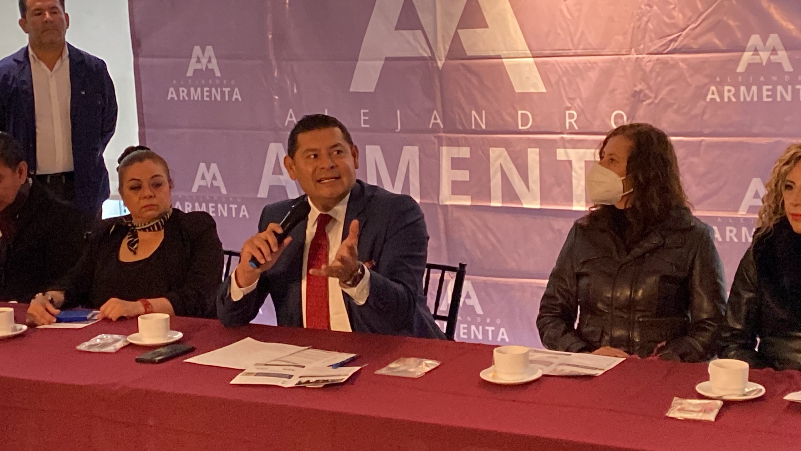 Alejandro Armenta califica con cinco la gestión de Rivera Pérez