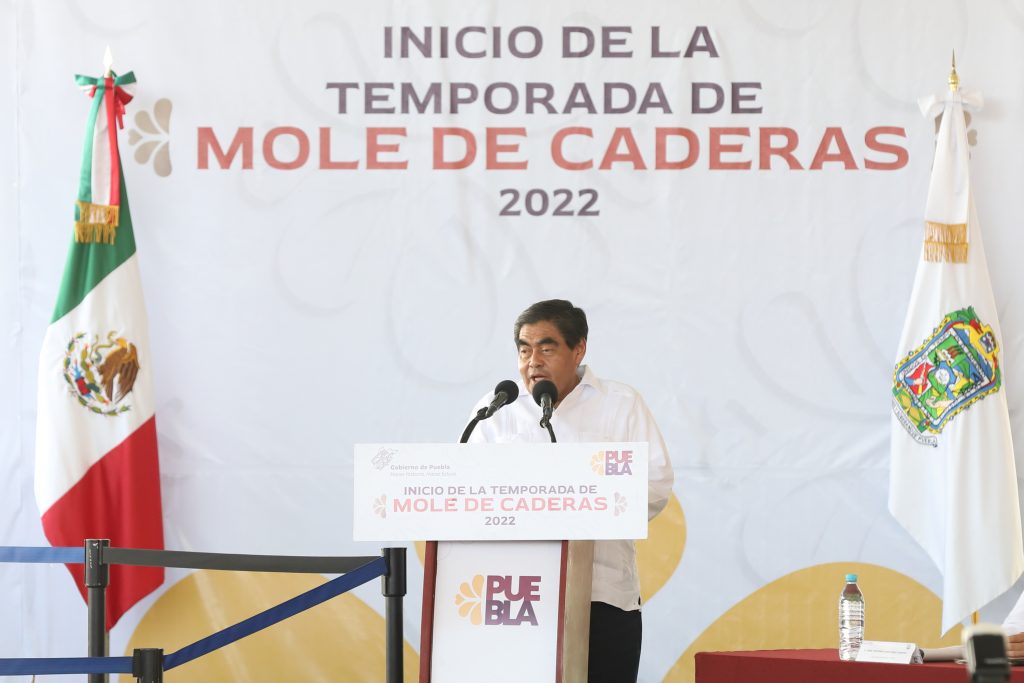 Inicia la temporada de Mole de Caderas y el gobernador Barbosa pide rescatar el platillo con la carne original