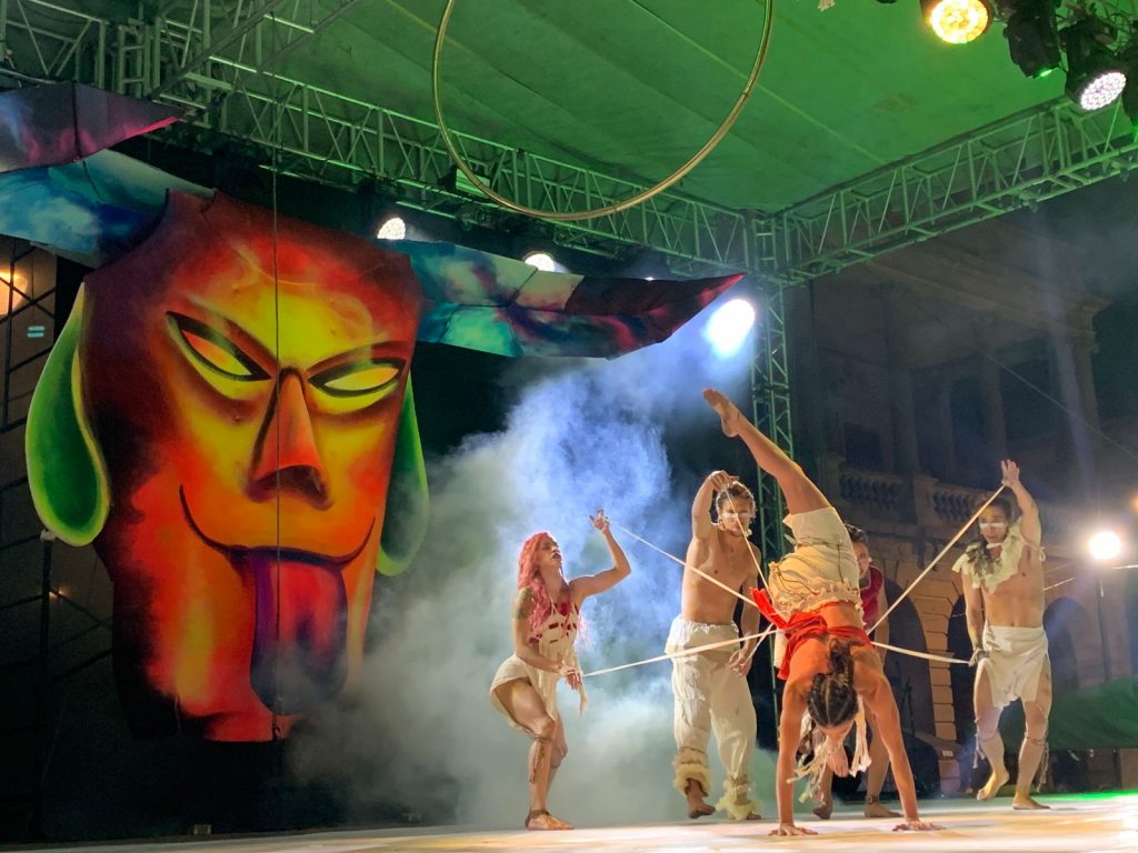 Sorprendente ritual de apertura y comparsas en el primer día de Xantolo en tu ciudad