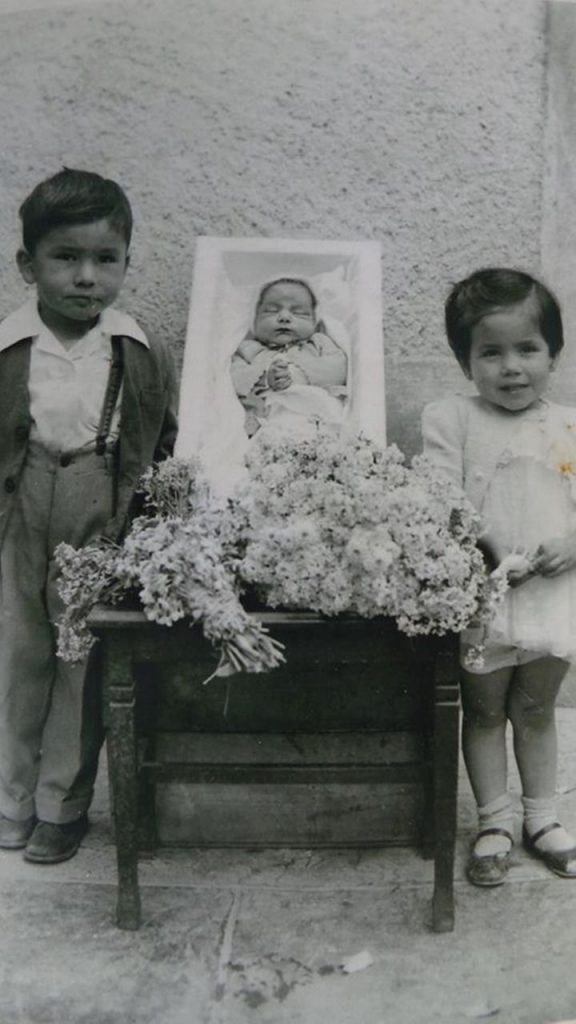 La muerte niña en la pintura y la fotografía