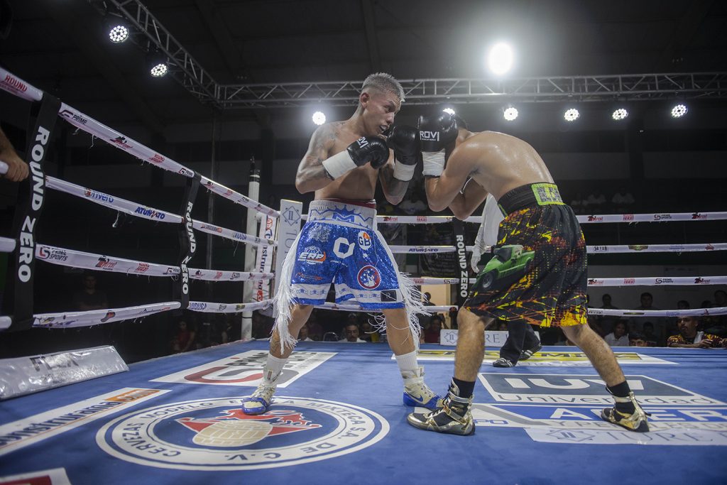 Es “Mickey” Martínez es nuevo monarca súper mosca al vencer a “El Chino” González