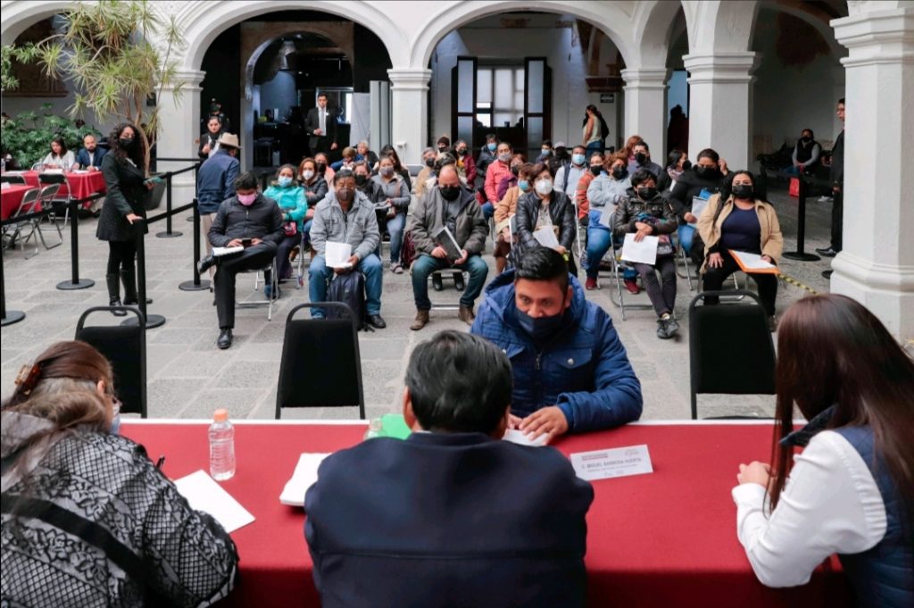 En “Martes Ciudadano”, Miguel Barbosa entrega aparatos ortopédicos a población vulnerable 
