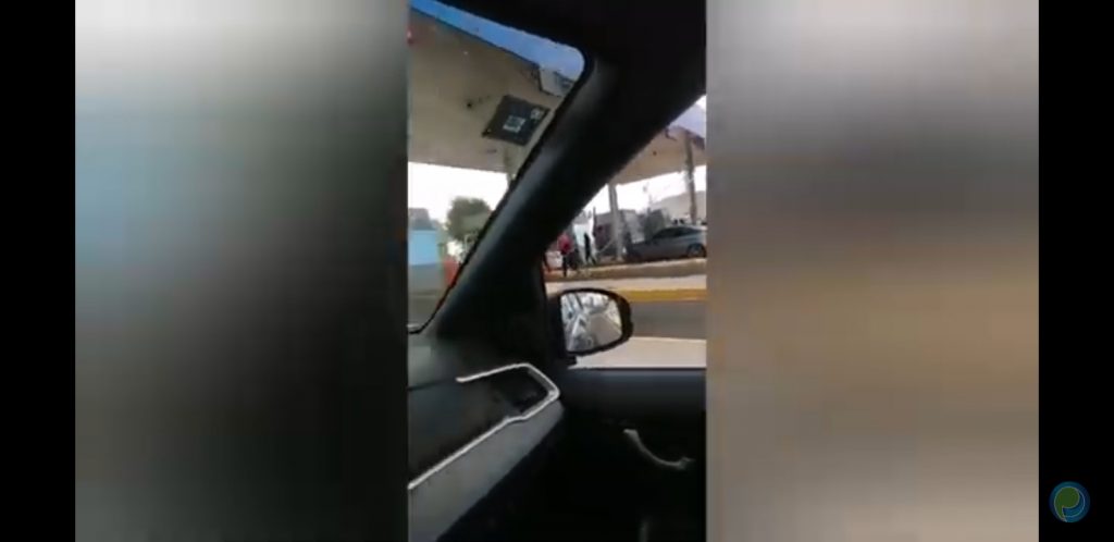 Video desde Puebla: Miembros de la escuela rural Ayotzinapa toman la caseta a Atlixco