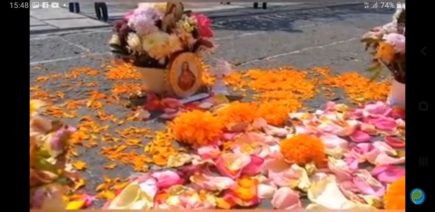 Video desde Puebla: Colocan ofrenda por Santiago, el pequeño fallecido por la caída de un árbol en el Centro Histórico