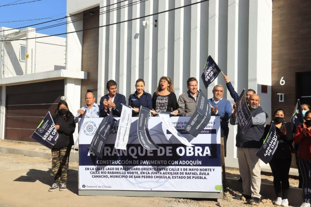 La obra pone fin a 60 años de espera para pavimentar la calle Lago de Pátzcuaro, refirieron los vecinos.