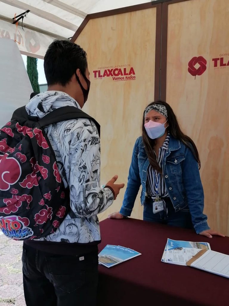 Acuden capitalinos a módulo de vinculación laboral con empresa SEBN MX