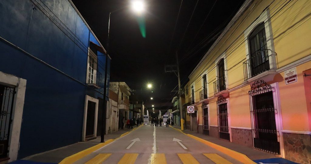 Paola Angon entrega mejora de la calle 10 poniente, en el centro de Cholula