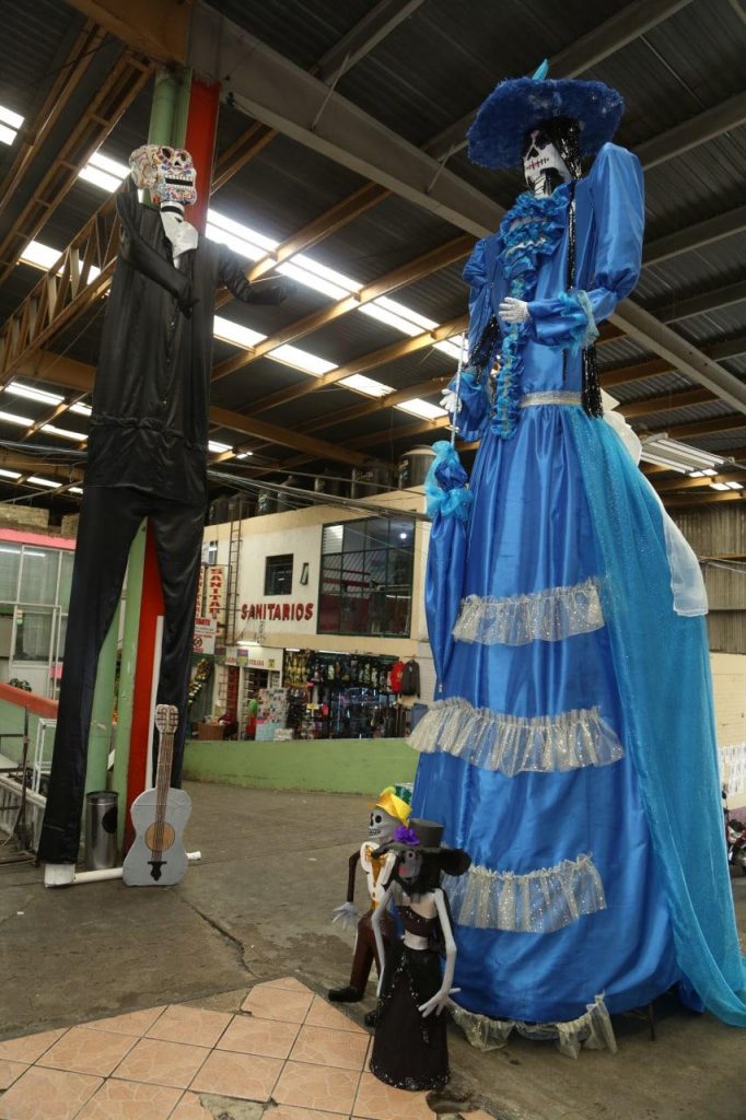 ¿Quieres ver catrines de 8 metros? Ve al mercado Independencia