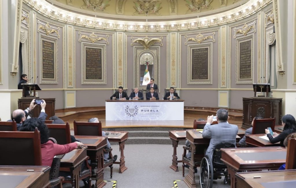 Adán Augusto López visita Puebla y reconoce al gobernador Miguel Barbosa