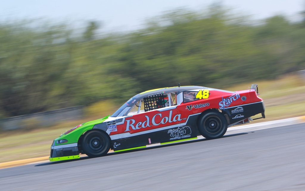 Salvador de Alba Jr. se queda con la pole de nascar México series en Monterrey