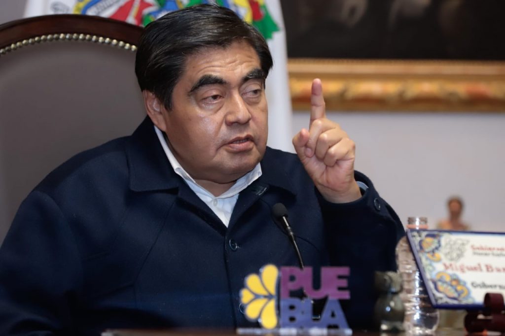 Para impedir que presidentes municipales contraten policías delincuentes, como hicieron en Chignahuapan y Tulcingo de Valle, Miguel Barbosa propondrá al Congreso local una reforma esta misma semana