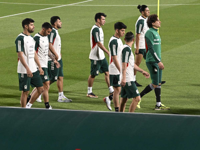Selección Mexicana vuelve a entrenar con el ánimo golpeado