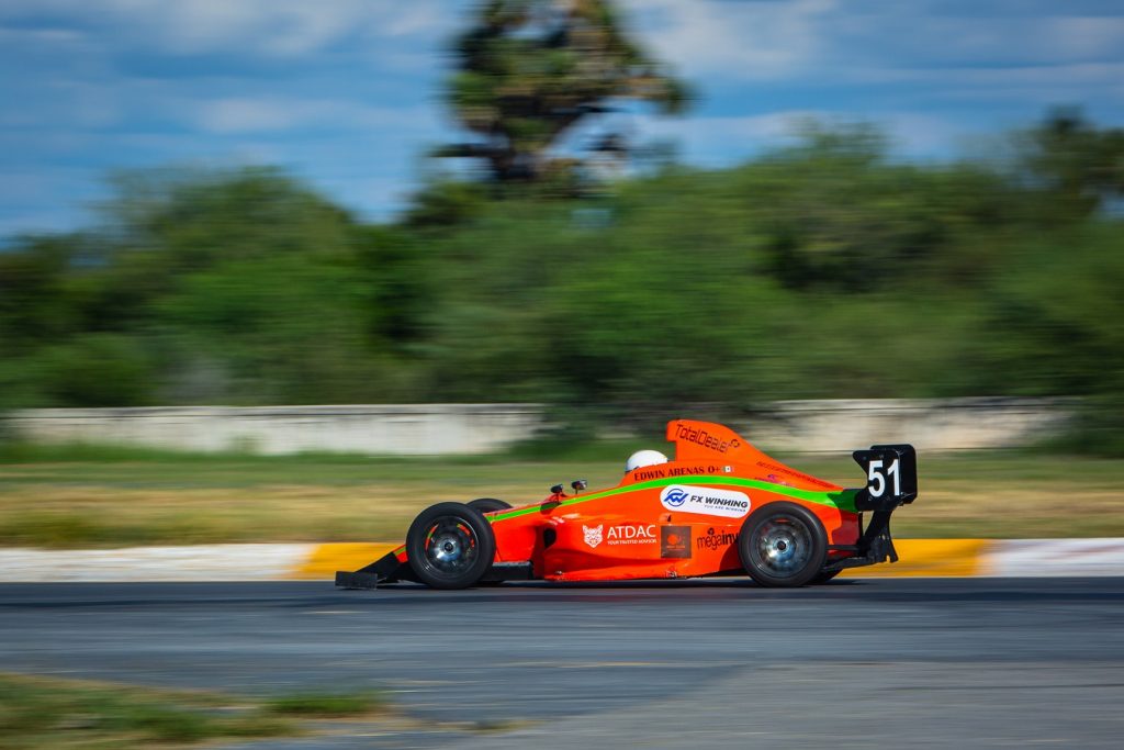 Tres pilotos se disputan la corona de la F5 expertos