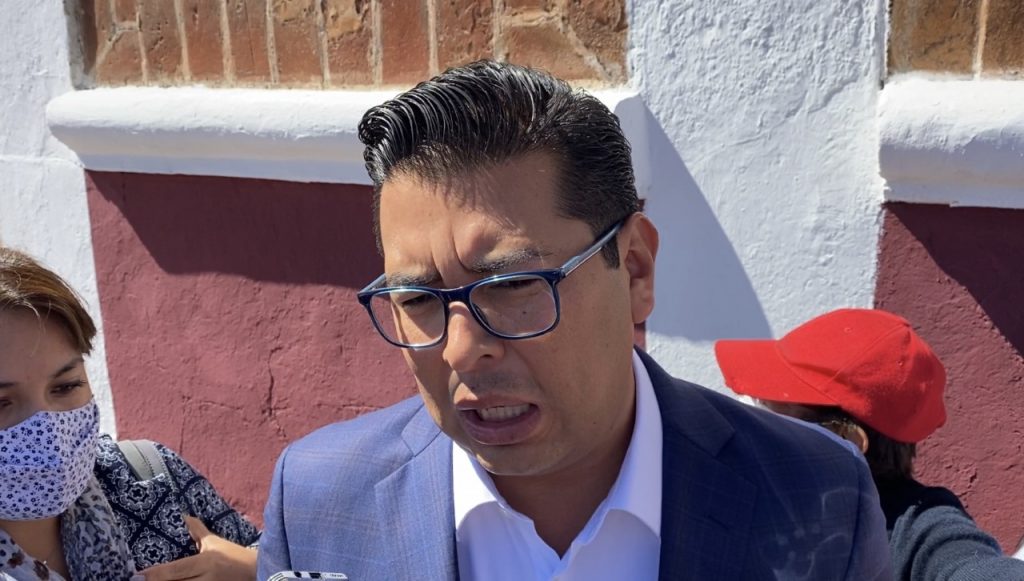 Se deslinda Néstor Camarillo del ex edil de Chalchicomula detenido por malversación de recursos