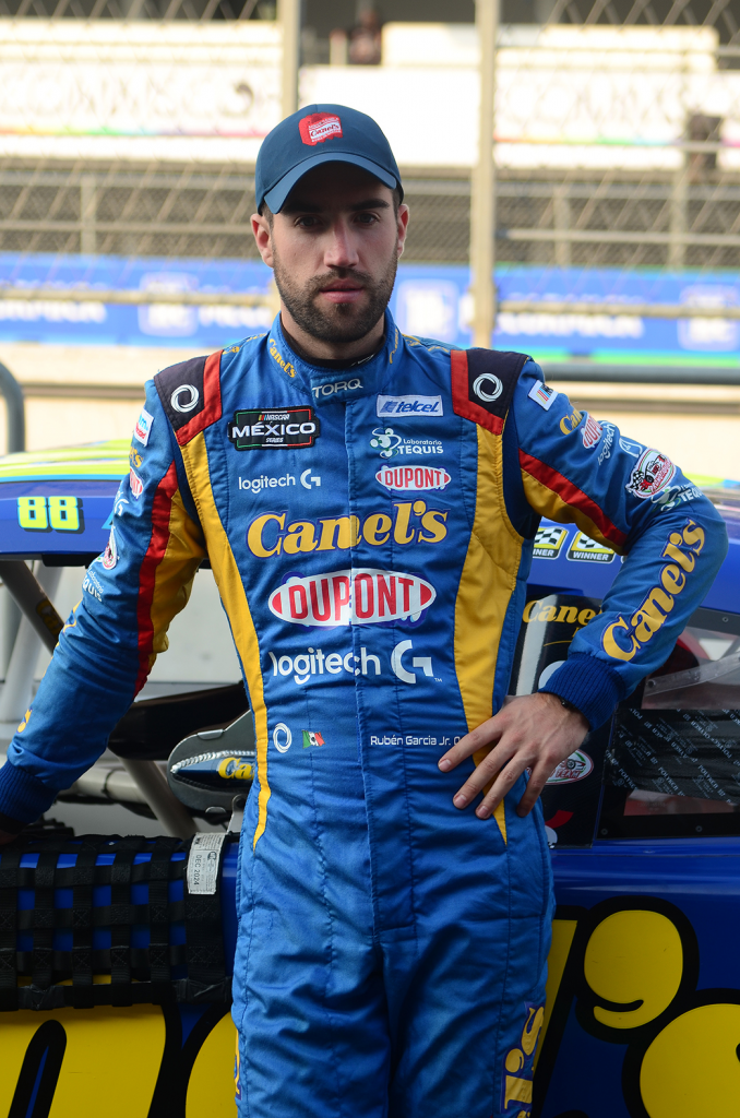 Entrando a la recta final Rubén García Jr. mantiene pelea por título Nascar México, es 2° general