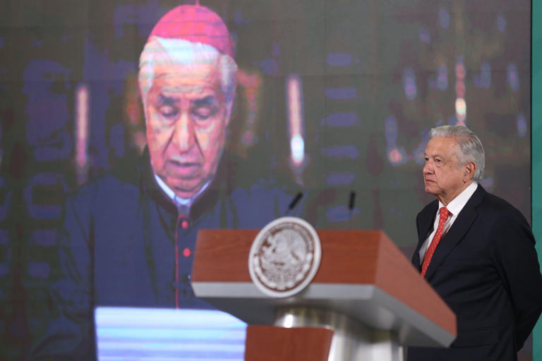 Respeto, pero no comparto postura de Iglesia por reforma al INE: López Obrador