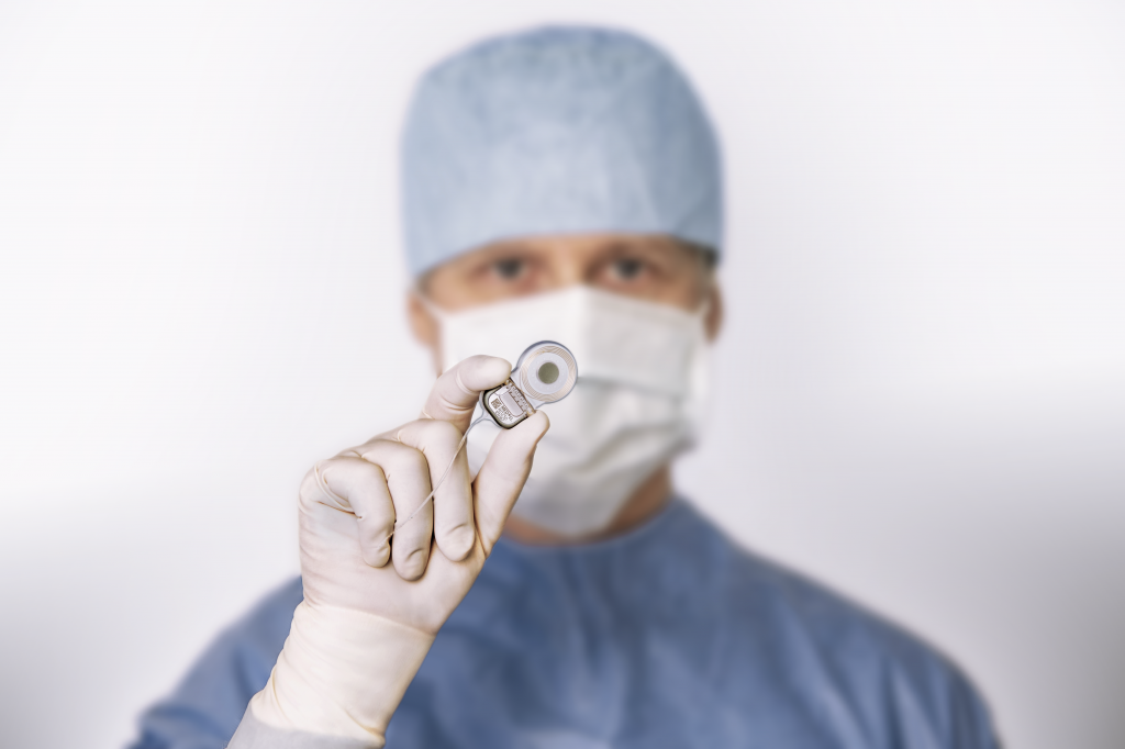 Estiman especialistas que en México, entre 600 y 700 pacientes reciben un implante coclear al año