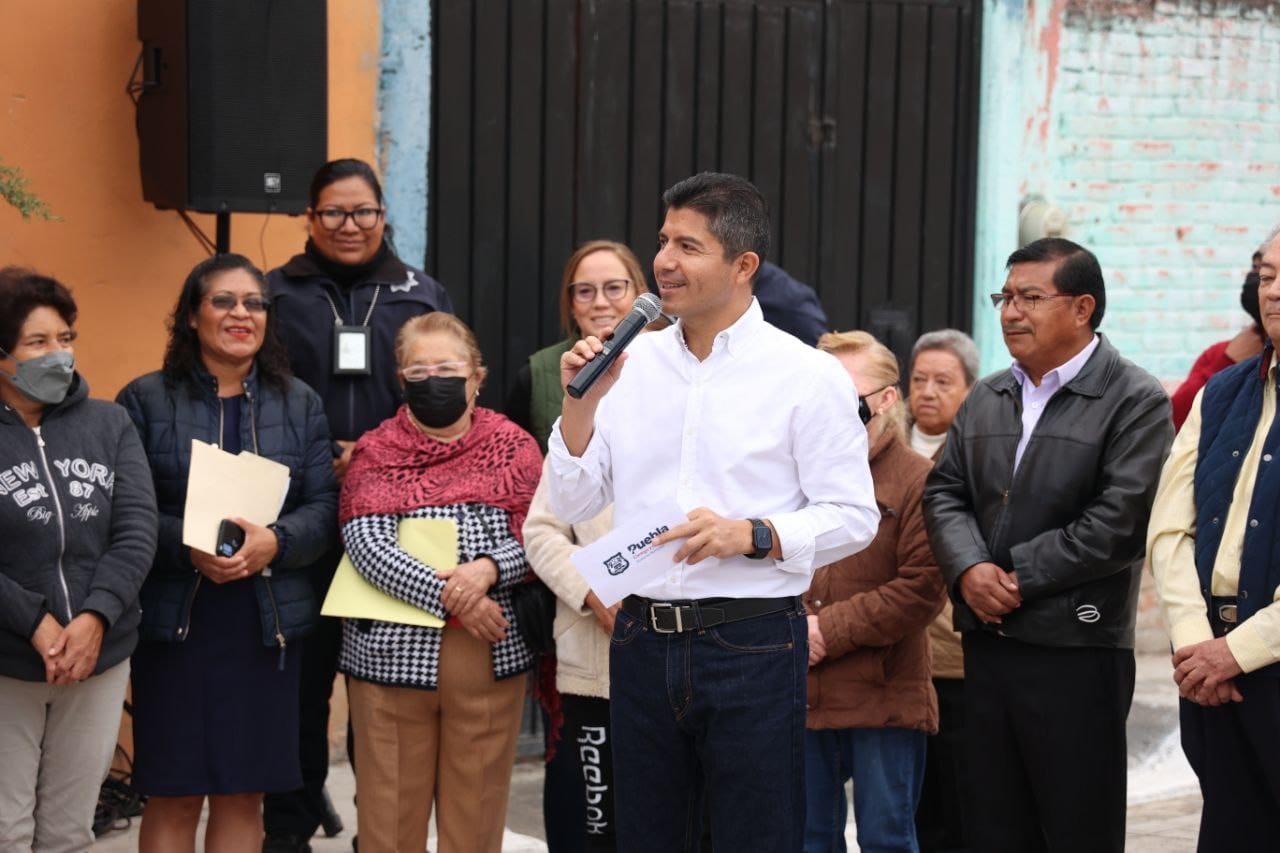 Ayuntamiento de Puebla construye y da mantenimiento a más calles: Eduardo Rivera