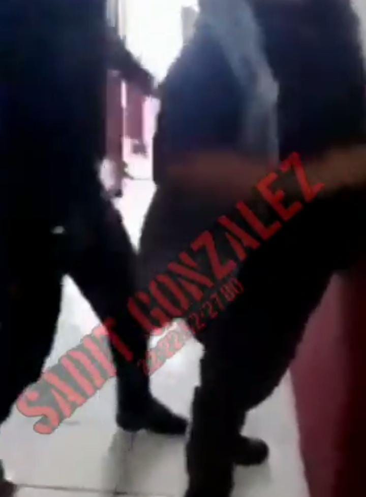 Video desde Puebla: “Policías” de San Miguel Xoxtla golpean a un joven