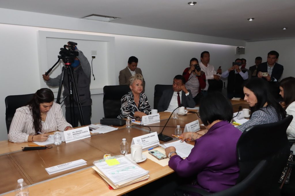 Comisión del Congreso aprueba dictamen para que autoridades orienten políticas contra el castigo corporal y humillante