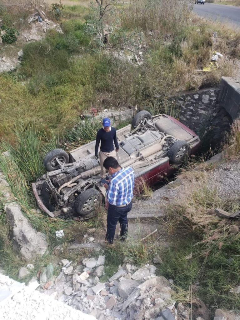 Aparatosa volcadura deja 4 lesionados en Amozoc