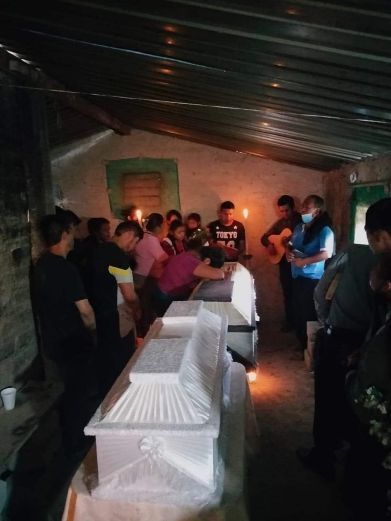 Dan el adiós a la familia atropellada  y muerta en Altepexi